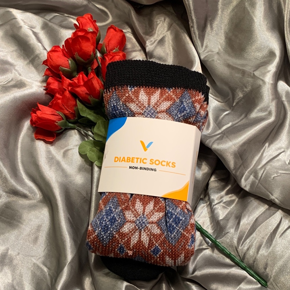 🌹NWT VIA SOX Diabetic Non-Binding Socks • UNISEX Rust & Blue Pattern Comfortable